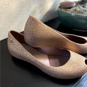 Adorable Melissa Ultra girl III Gold Glitter flats size 8.